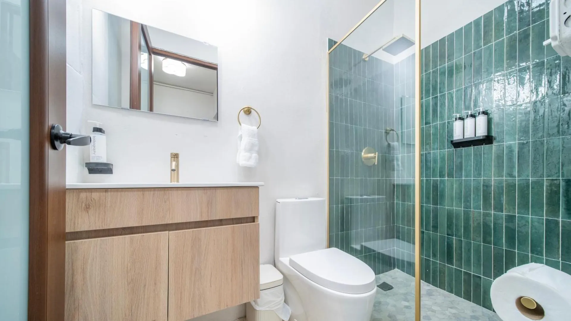 Room 15 Skyline Sips & Santurce Charm San Juan